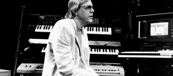 http://www.mig-music.de/wp-content/uploads/2015/04/MIG_00692_3CD_Klaus_Schulze_LVE11_Foto_61-1024x587.jpg