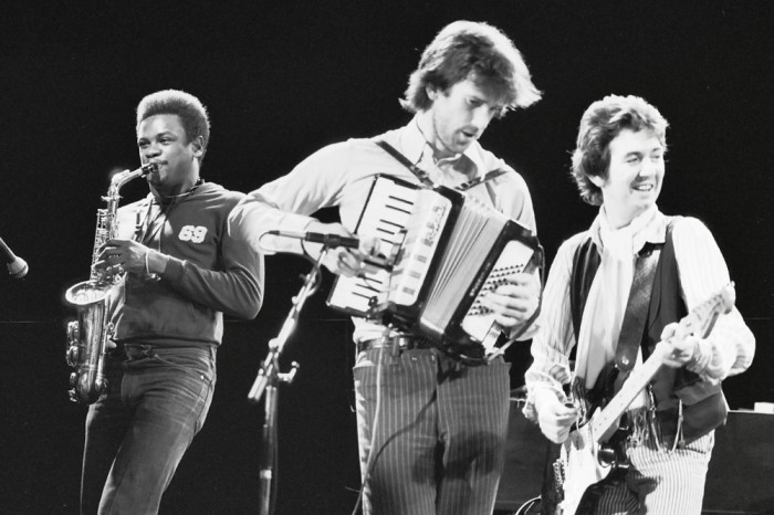 http://www.mig-music.de/wp-content/uploads/2015/08/RONNIE_LANE_BAND_02.jpg