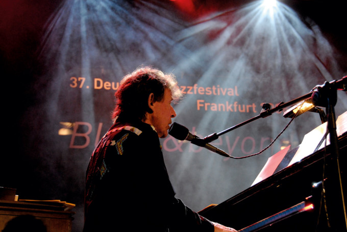 http://www.mig-music.de/wp-content/uploads/2015/11/Jack-Bruce-piano.jpg