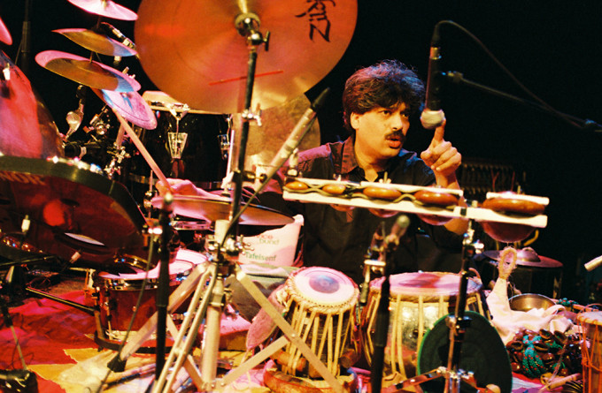 http://www.mig-music.de/wp-content/uploads/2015/11/TrilokGurtu_CSLive_Pic1.jpg